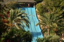 Thumbnail Les �tudiants s'amusant dans un des toboggans  d'Aqualandia 