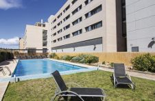Piscine et lieu de détente de l’ISC Spain