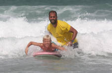 Thumbnail nos étudiants de surf s’amusant