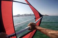 Thumbnail cours de voile et planche à voile dans notre camp de vacances à Alicante.